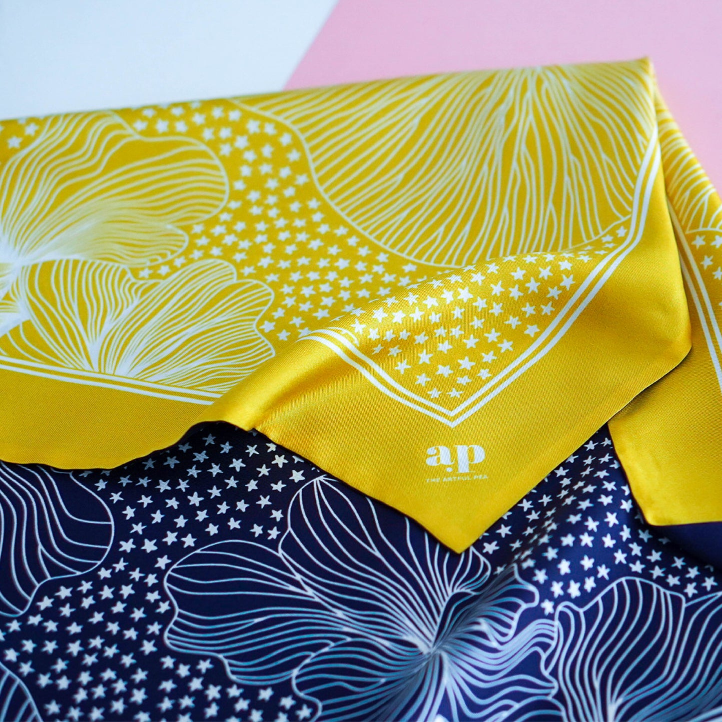 Astral Scarf | 70 x 70 cm